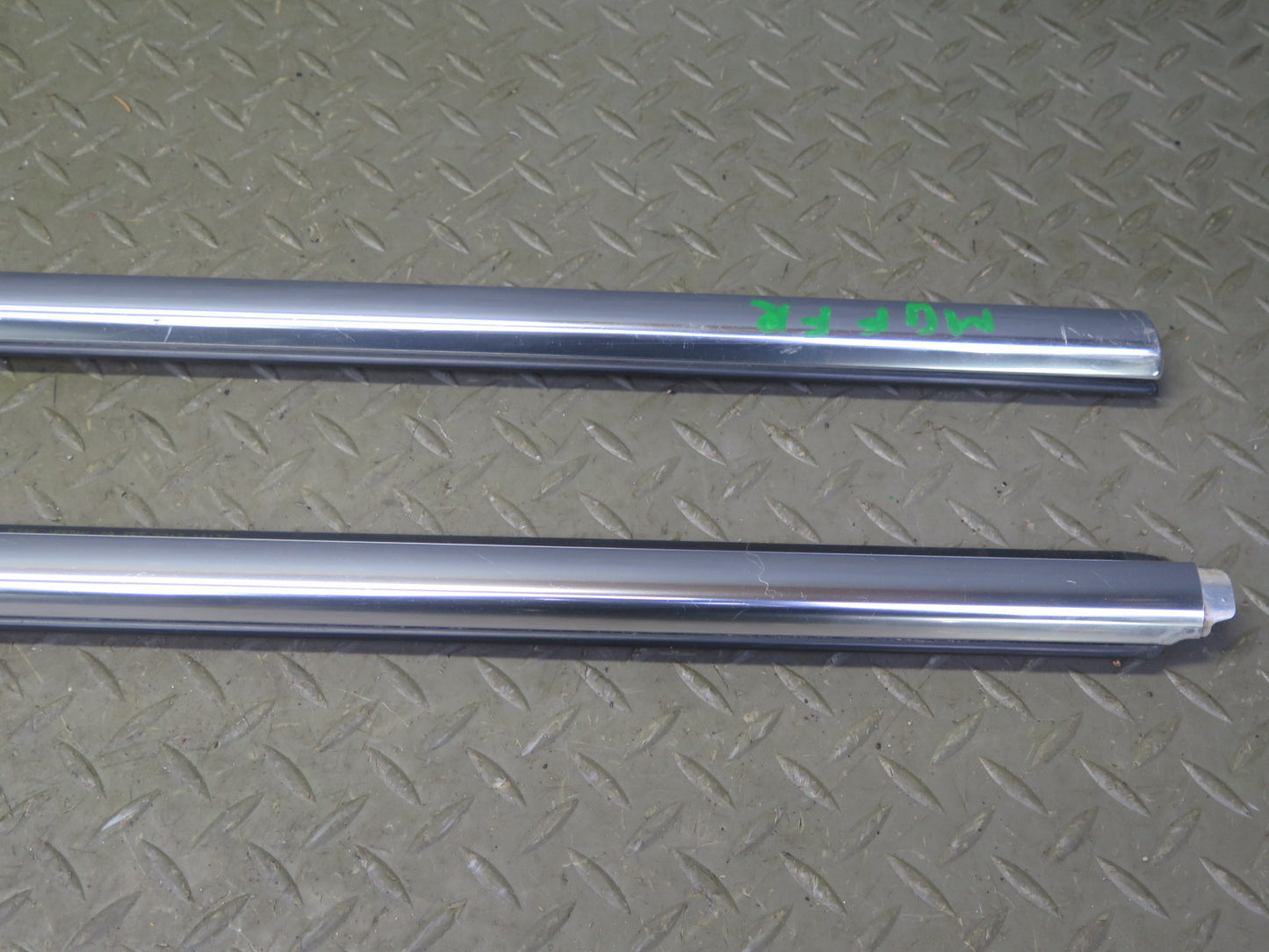 14-20 Maserati Ghibli M157 Front Left & Right Side Door Window Belt Molding Set