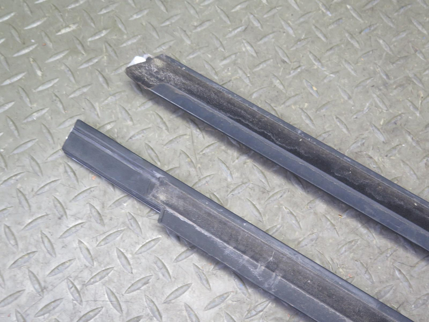 14-20 Maserati Ghibli M157 Front Left & Right Side Door Window Belt Molding Set
