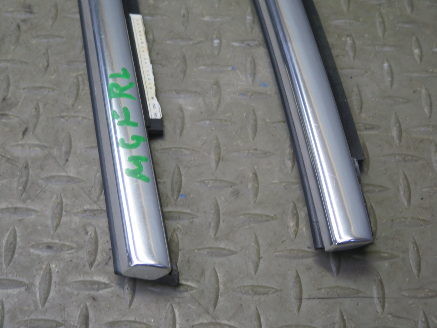 14-20 Maserati Ghibli M157 Rear Left & Right Side Door Window Belt Molding Set
