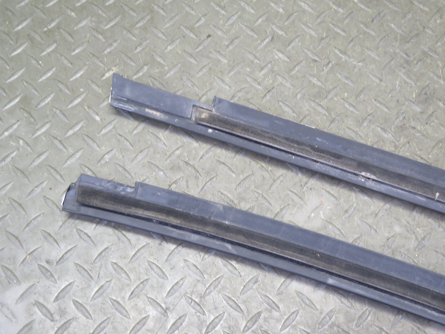 14-20 Maserati Ghibli M157 Rear Left & Right Side Door Window Belt Molding Set