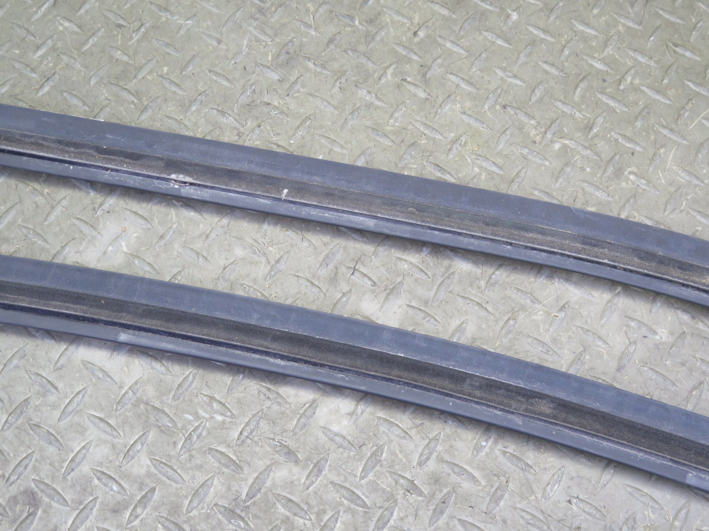 14-20 Maserati Ghibli M157 Rear Left & Right Side Door Window Belt Molding Set