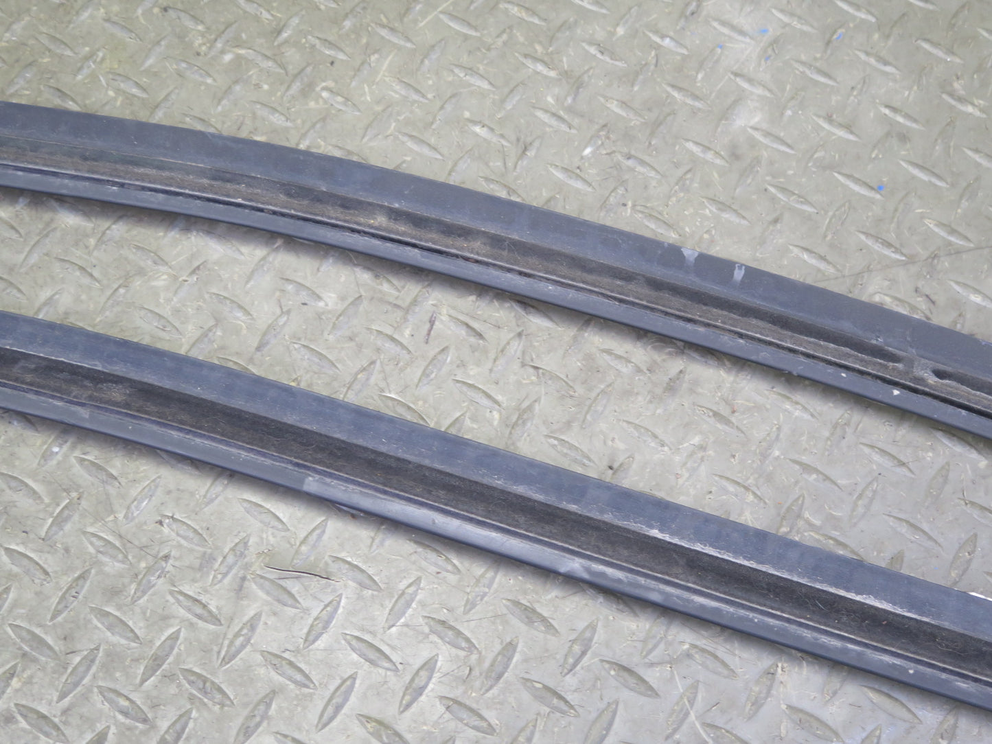 14-20 Maserati Ghibli M157 Rear Left & Right Side Door Window Belt Molding Set