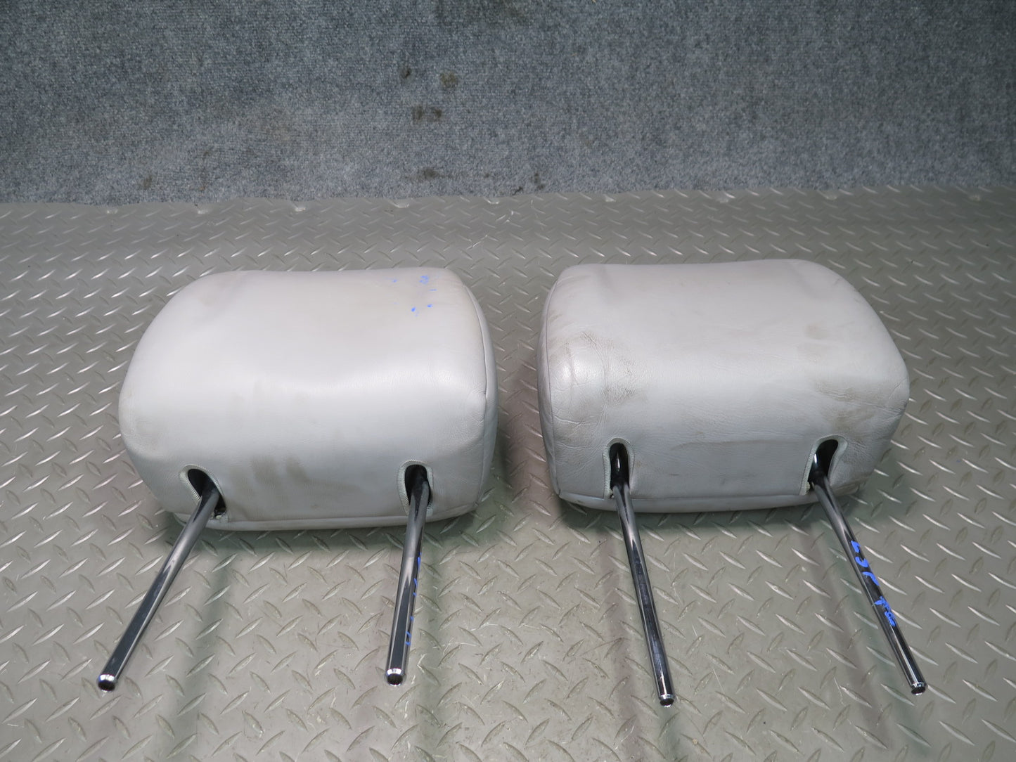 04-06 Lexus UCF30L LS430 Set of 2 Front Left & Right Seat Leather Headrest OEM