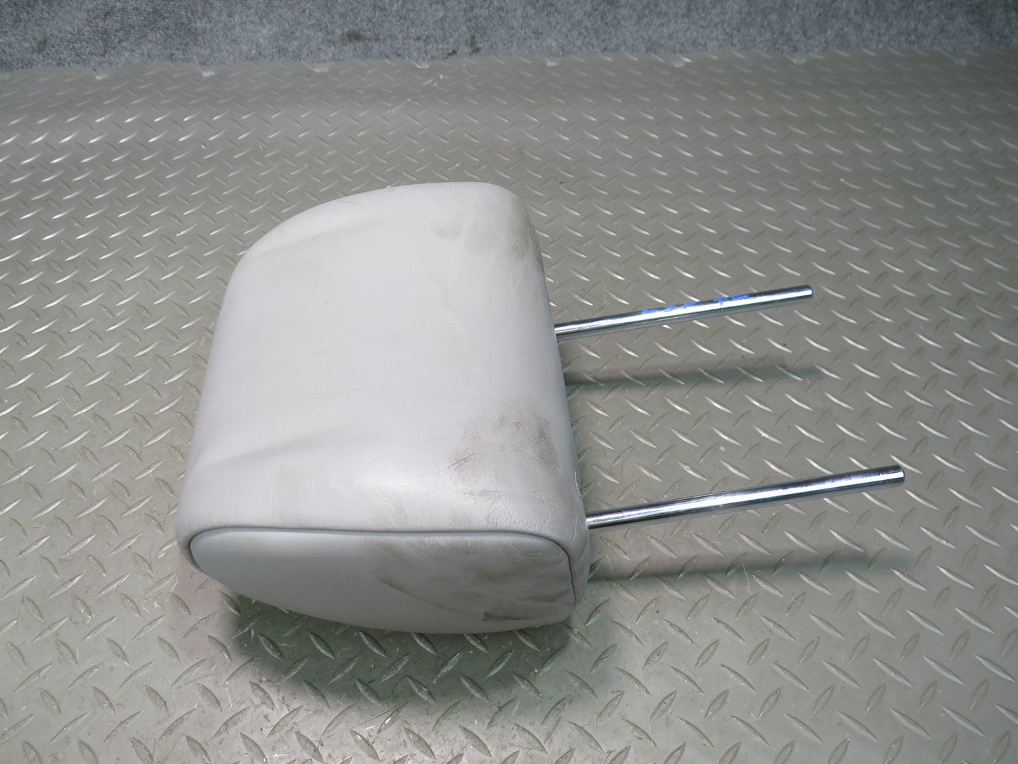 04-06 Lexus UCF30L LS430 Set of 2 Front Left & Right Seat Leather Headrest OEM