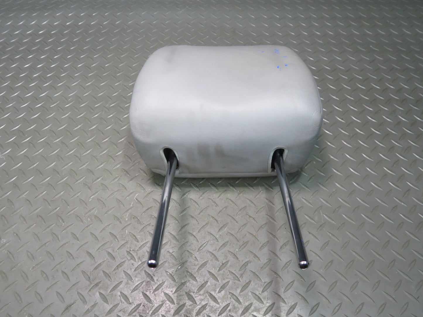 04-06 Lexus UCF30L LS430 Set of 2 Front Left & Right Seat Leather Headrest OEM