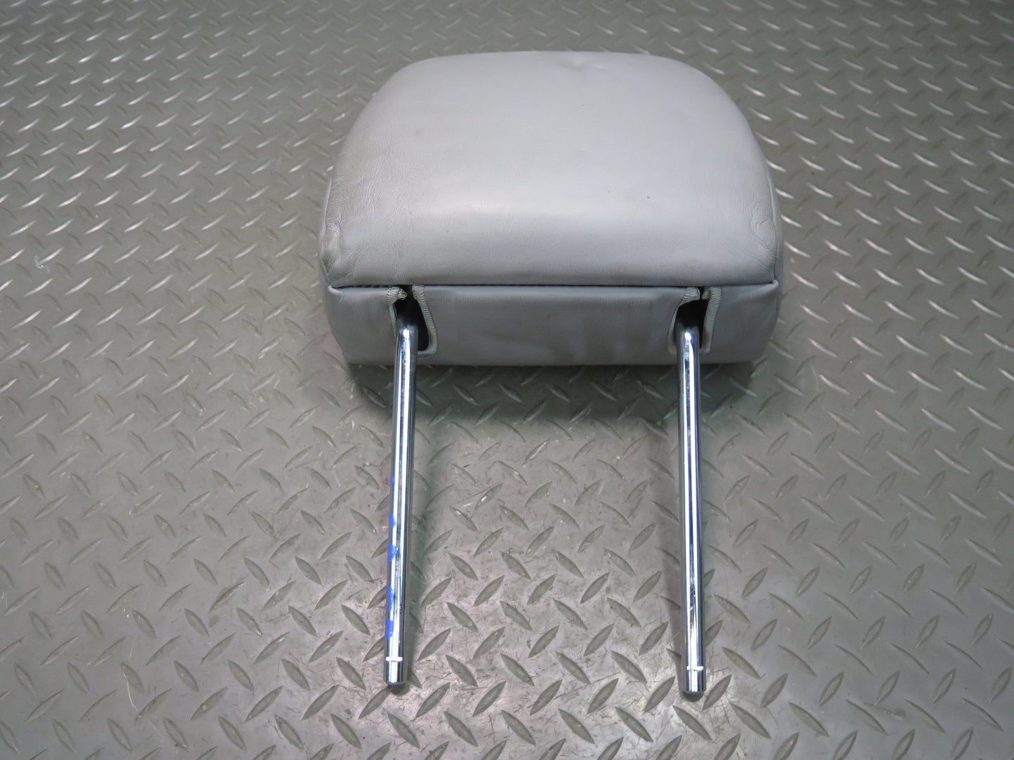 04-06 Lexus UCF30L LS430 Set of 2 Front Left & Right Seat Leather Headrest OEM