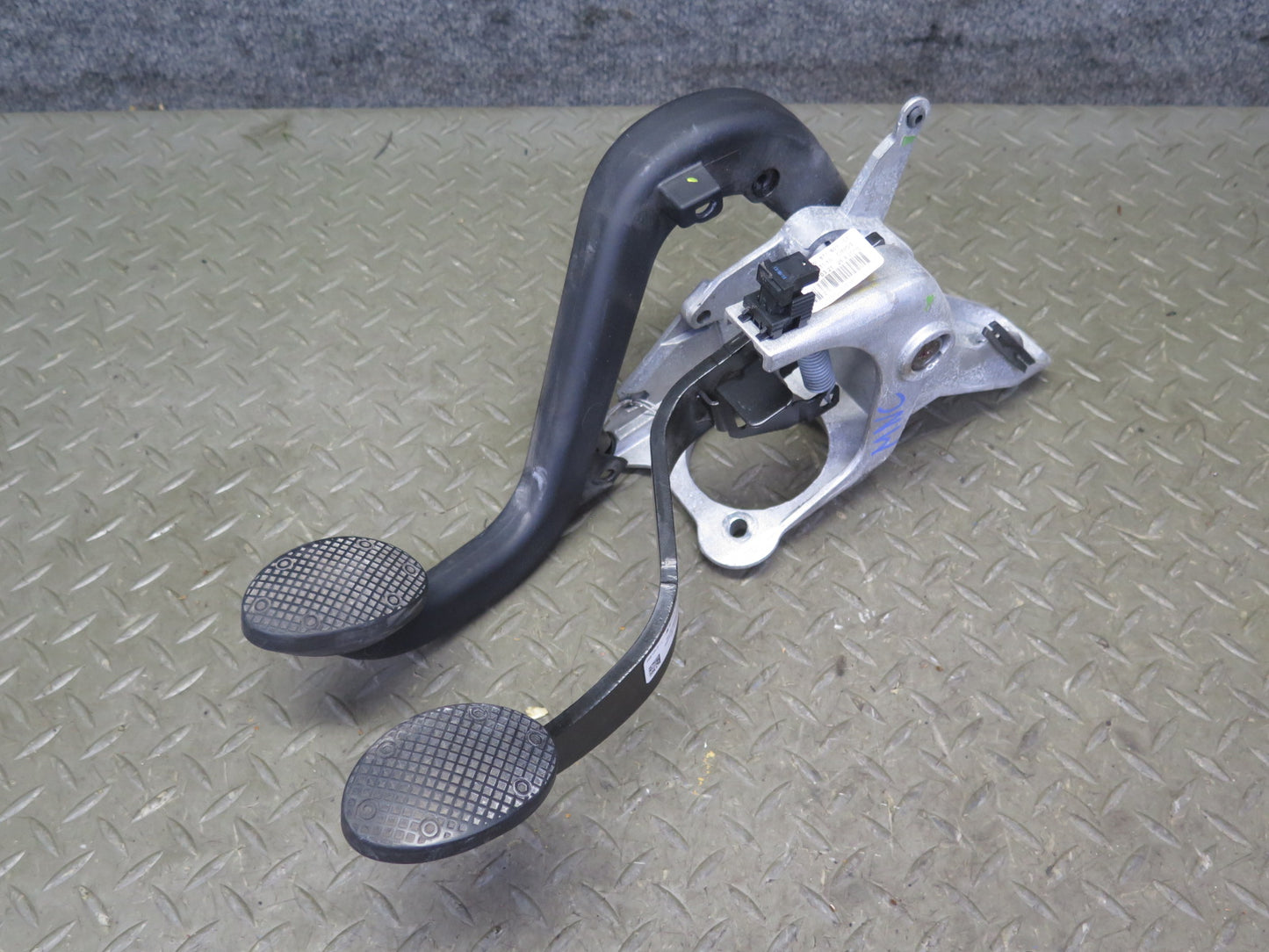 07-13 Mini R55 R56 R57 R58 R59 Gas Brake Clutch Pedal Master Slave Cylinder Set