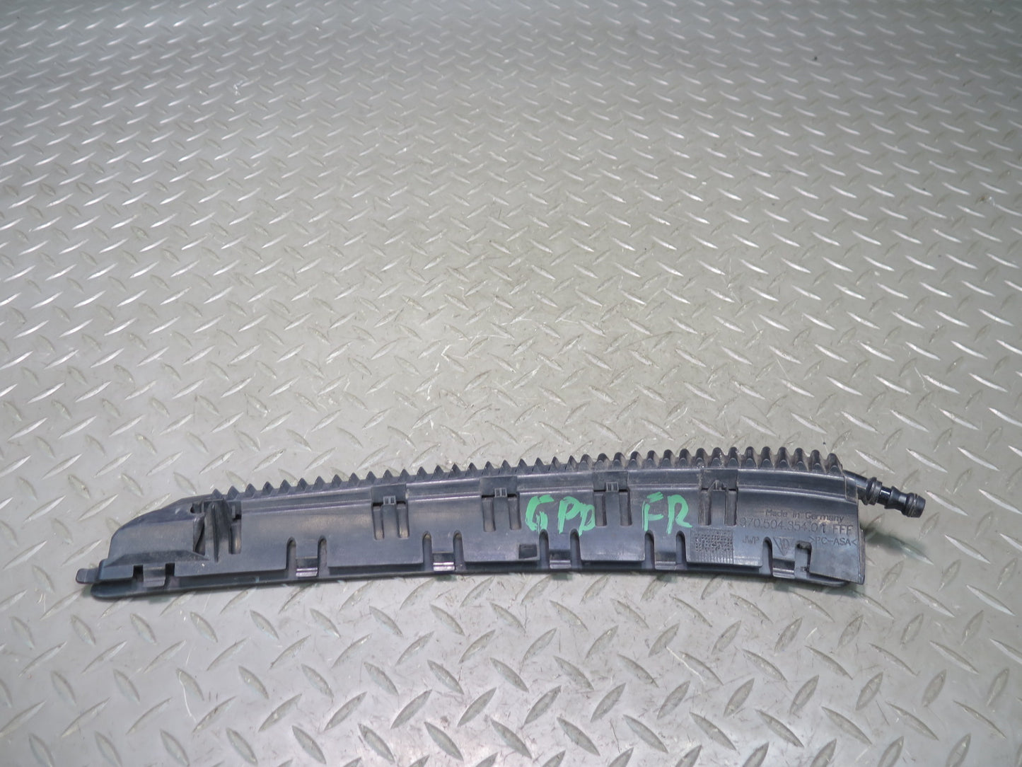 2010-2016 Porsche Panamera 970 Front Right Fender Mount Bracket Support