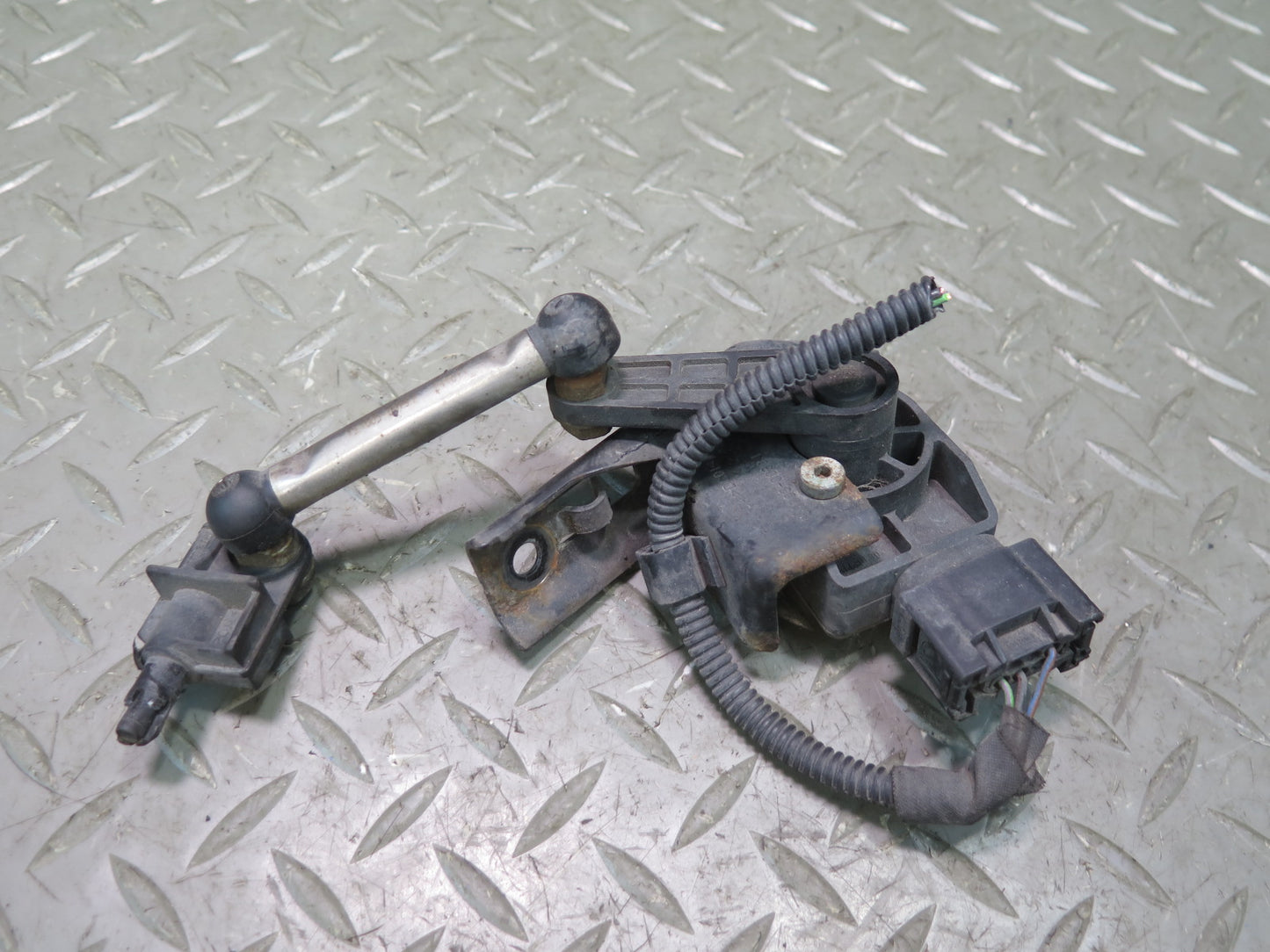 2010-2016 Porsche Panamera 970 Front Left Side Suspension Height Level Sensor