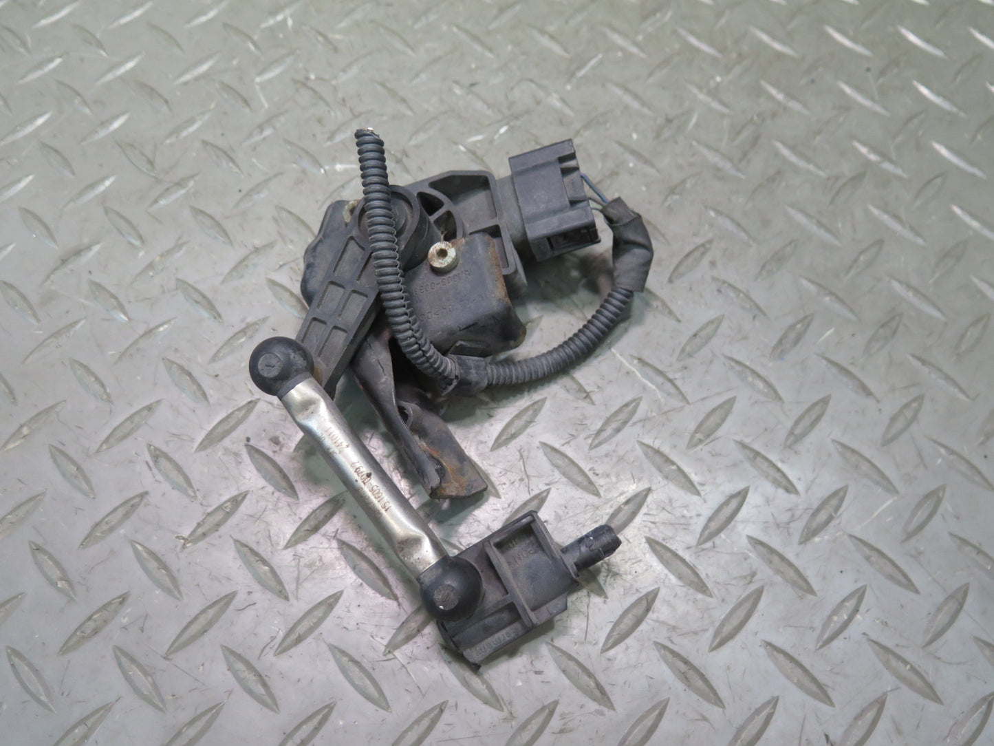2010-2016 Porsche Panamera 970 Front Left Side Suspension Height Level Sensor