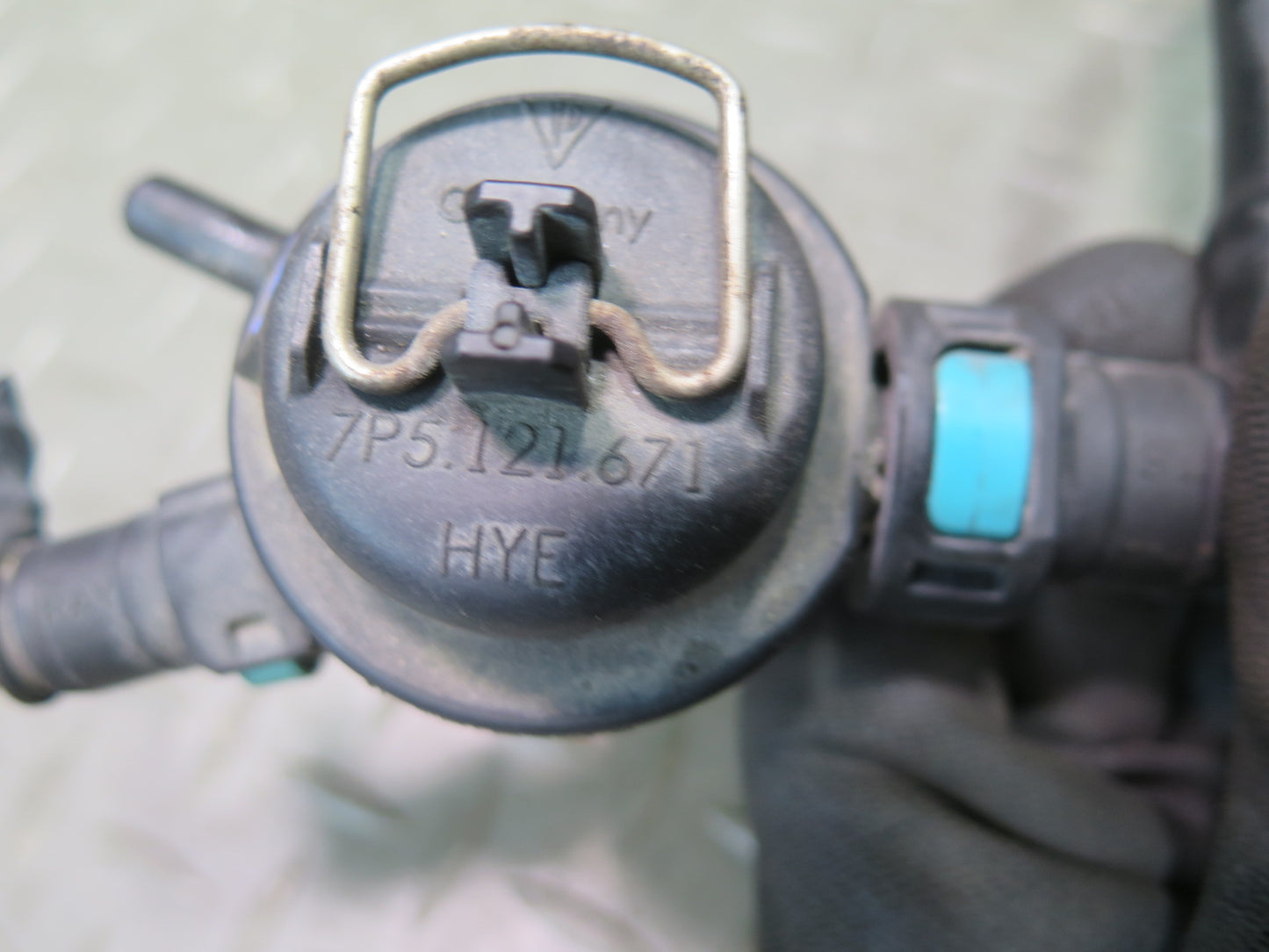 2010-2016 Porsche Panamera 970 Engine Coolant Air Bleeder Valve W/ Hose Line