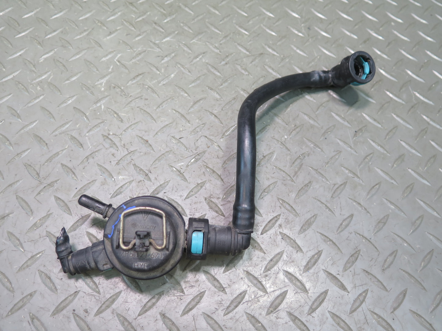 2010-2016 Porsche Panamera 970 Engine Coolant Air Bleeder Valve W/ Hose Line