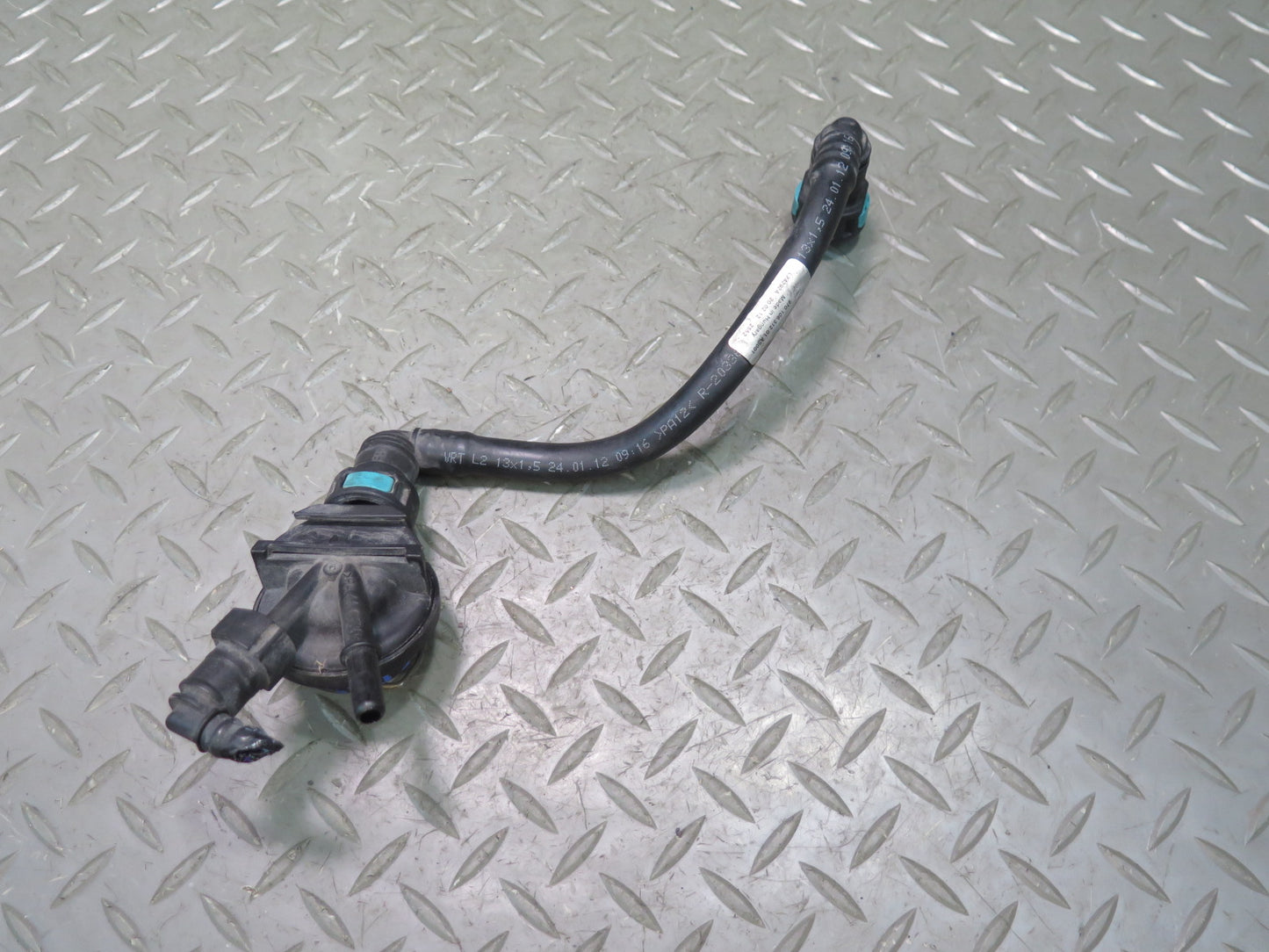 2010-2016 Porsche Panamera 970 Engine Coolant Air Bleeder Valve W/ Hose Line