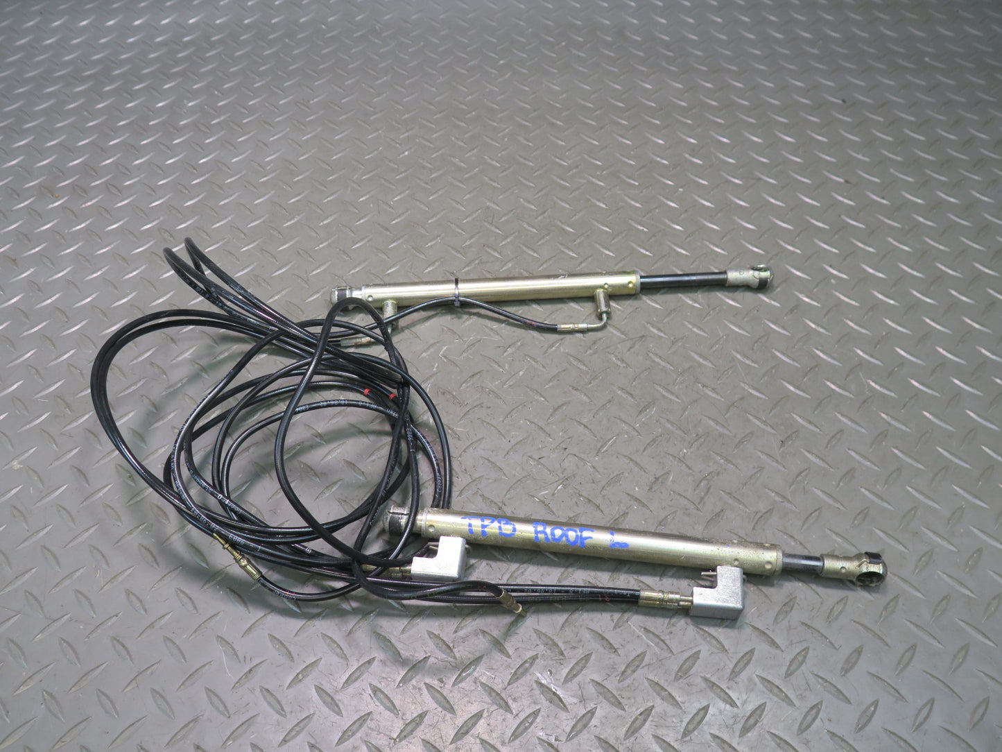 01-06 BMW E46 330ci Convert Set of 2 TOP Roof Tensioner Hydraulic Cylinder OEM