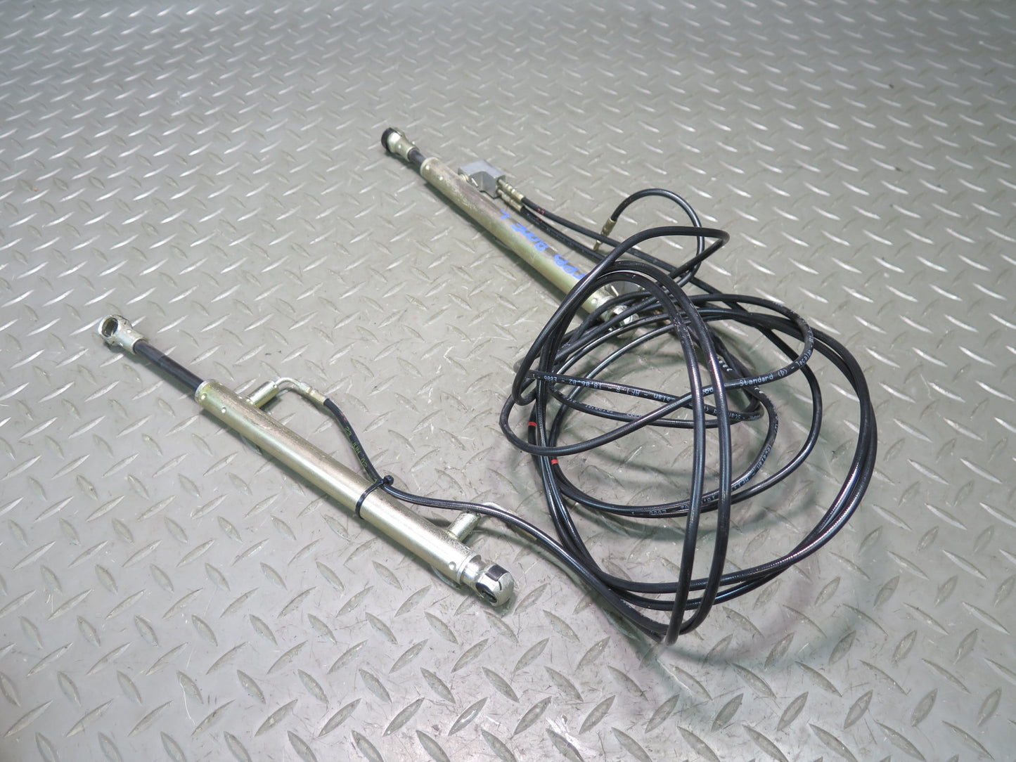 01-06 BMW E46 330ci Convert Set of 2 TOP Roof Tensioner Hydraulic Cylinder OEM