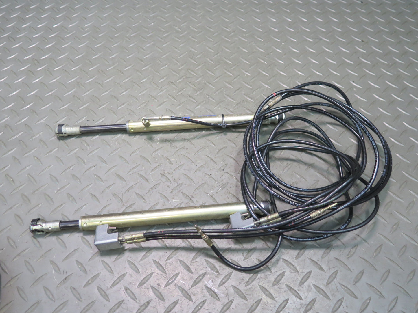 01-06 BMW E46 330ci Convert Set of 2 TOP Roof Tensioner Hydraulic Cylinder OEM