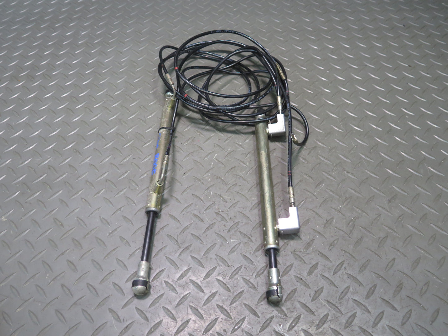 01-06 BMW E46 330ci Convert Set of 2 TOP Roof Tensioner Hydraulic Cylinder OEM