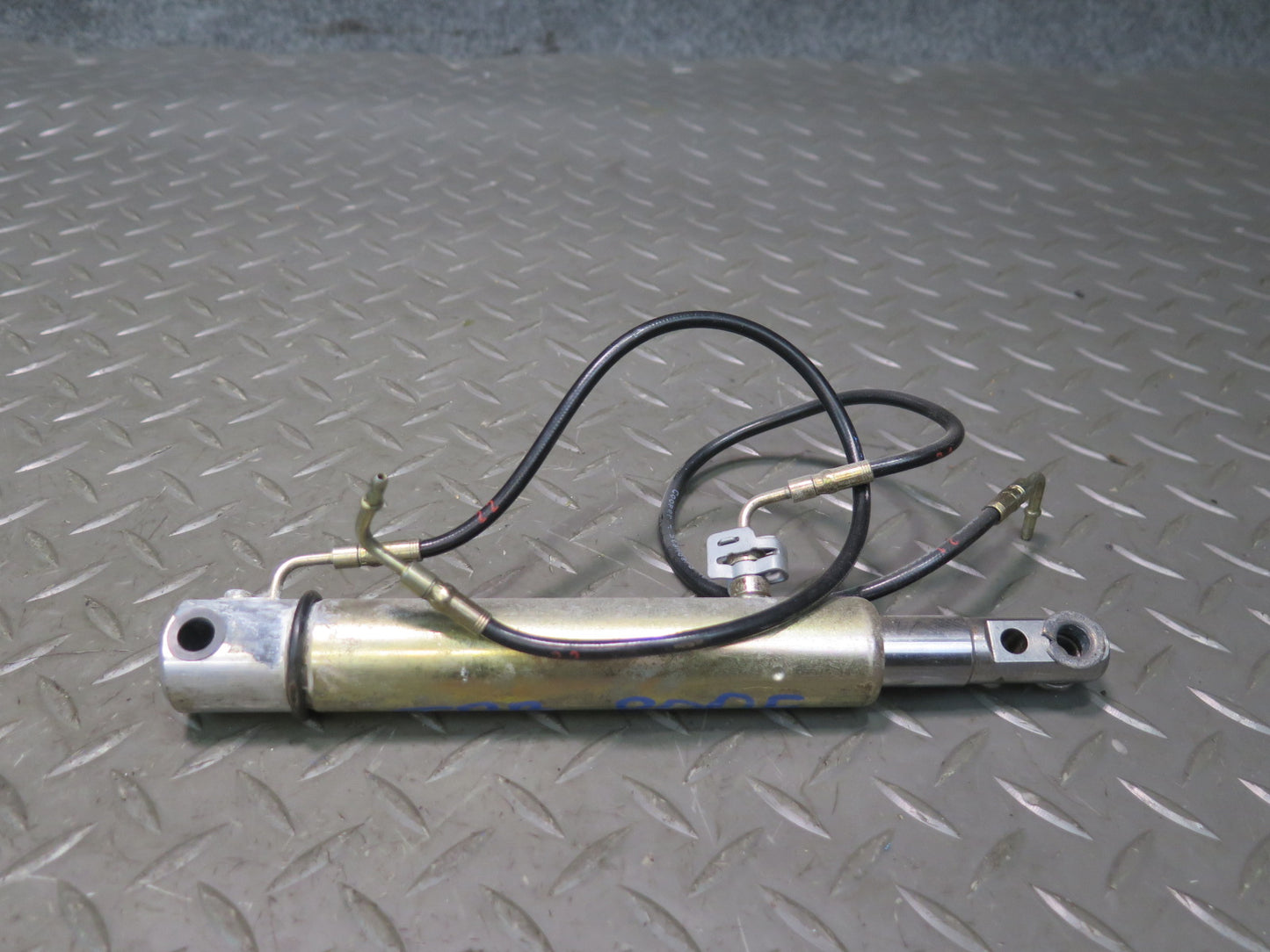 01-06 BMW E46 330ci Convertible Set of 2 TOP Roof Hydraulic Cylinder w Hose OEM