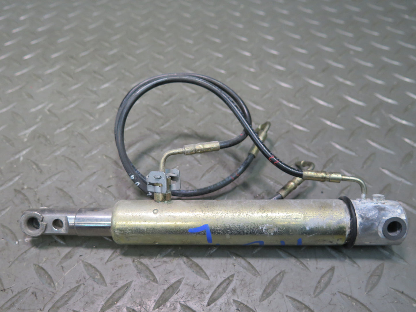 01-06 BMW E46 330ci Convertible Set of 2 TOP Roof Hydraulic Cylinder w Hose OEM