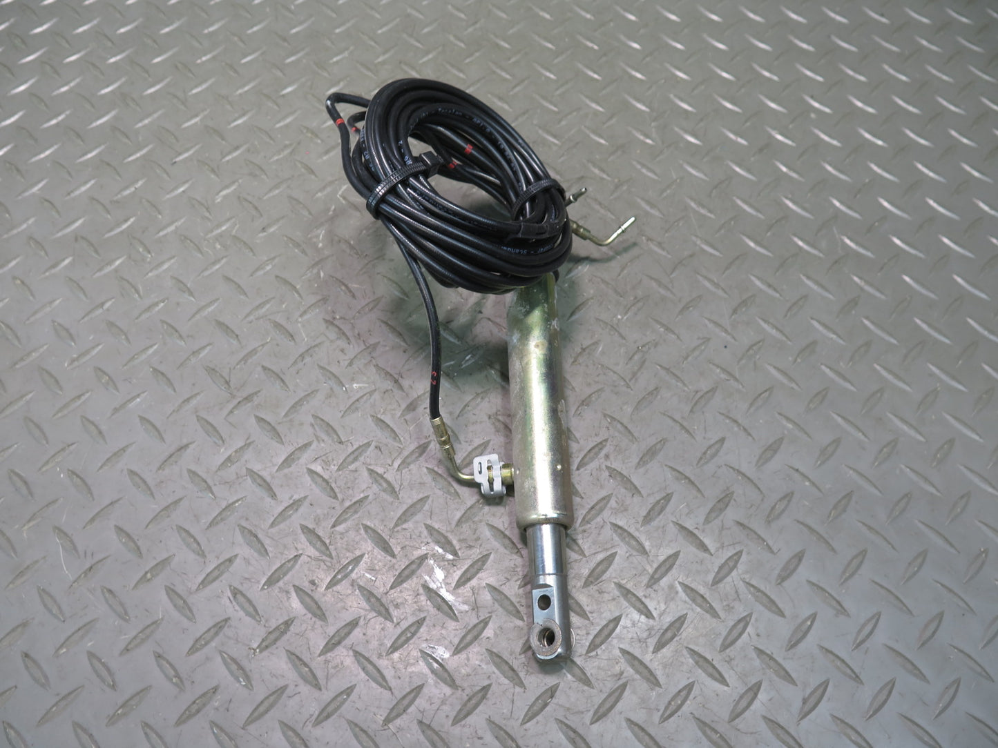 01-06 BMW E46 330ci Convertible Set of 2 TOP Roof Hydraulic Cylinder w Hose OEM