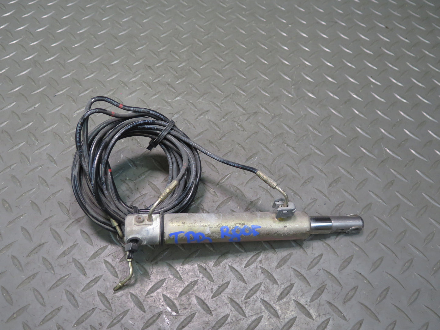 01-06 BMW E46 330ci Convertible Set of 2 TOP Roof Hydraulic Cylinder w Hose OEM