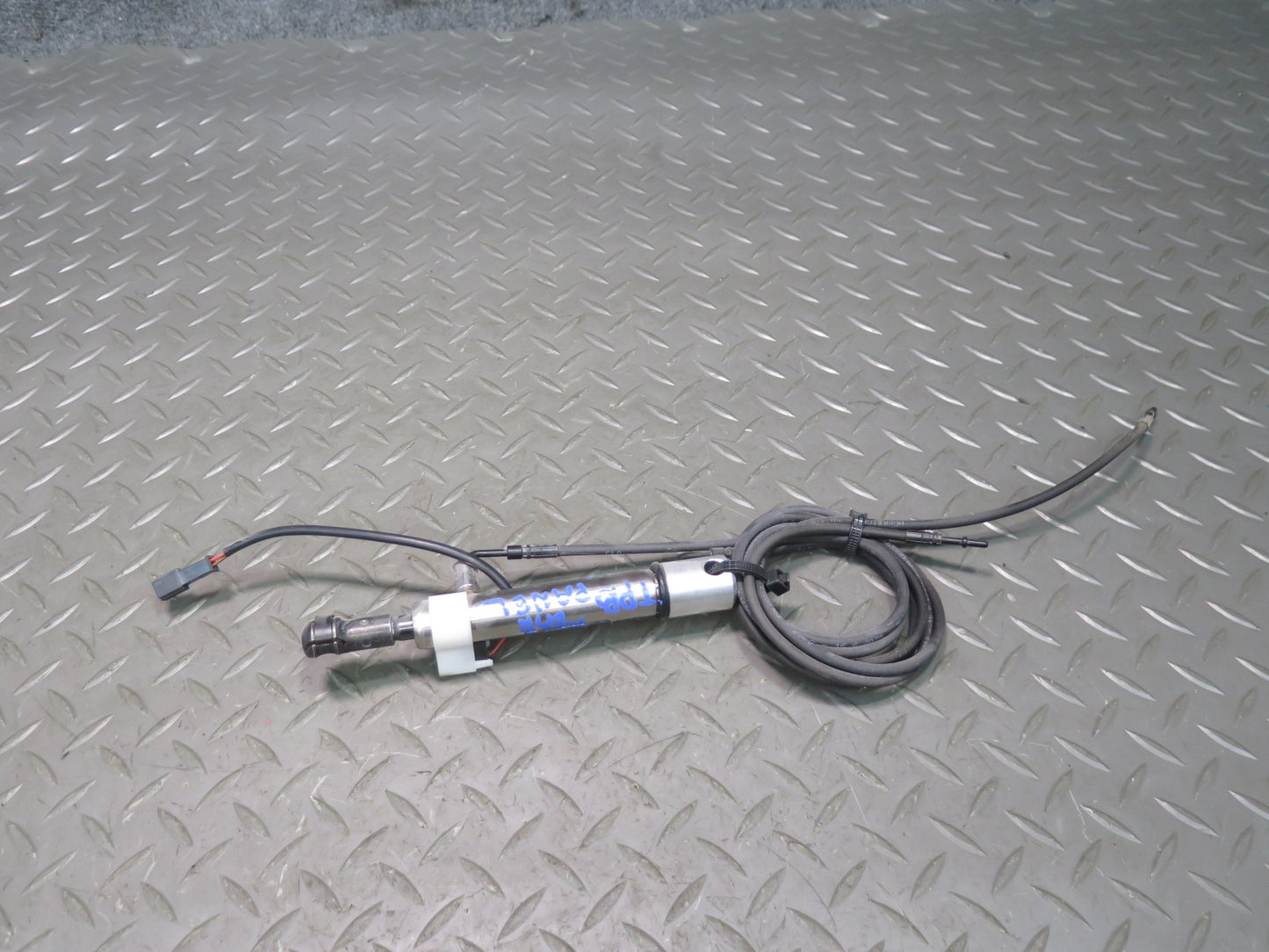 01-06 BMW E46 330ci Convertible TOP Roof Left & Right Hydraulic Cylinder Set OEM