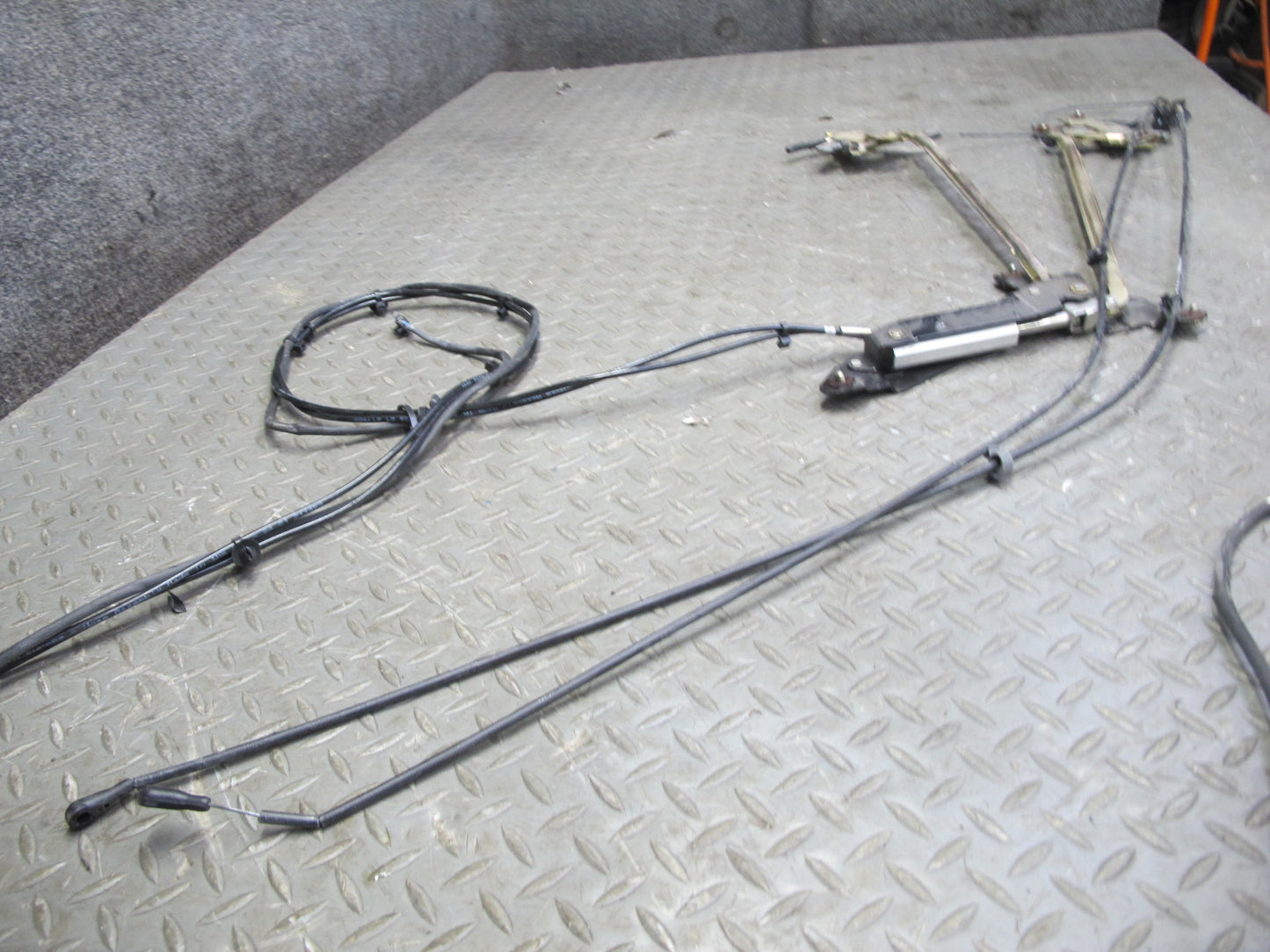 05-11 Mercedes R171 Slk-class Convertible TOP Roof Lock Latch Cable OEM