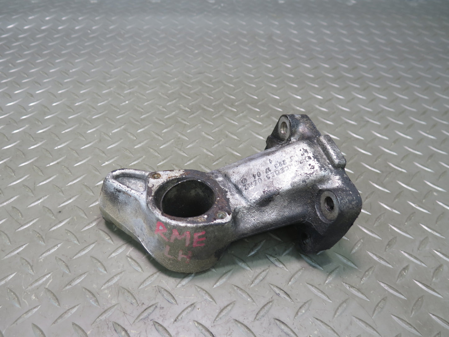 81-85 Mercedes W123 300D OM617 Diesel Engine Left Mount Bracket Support OEM