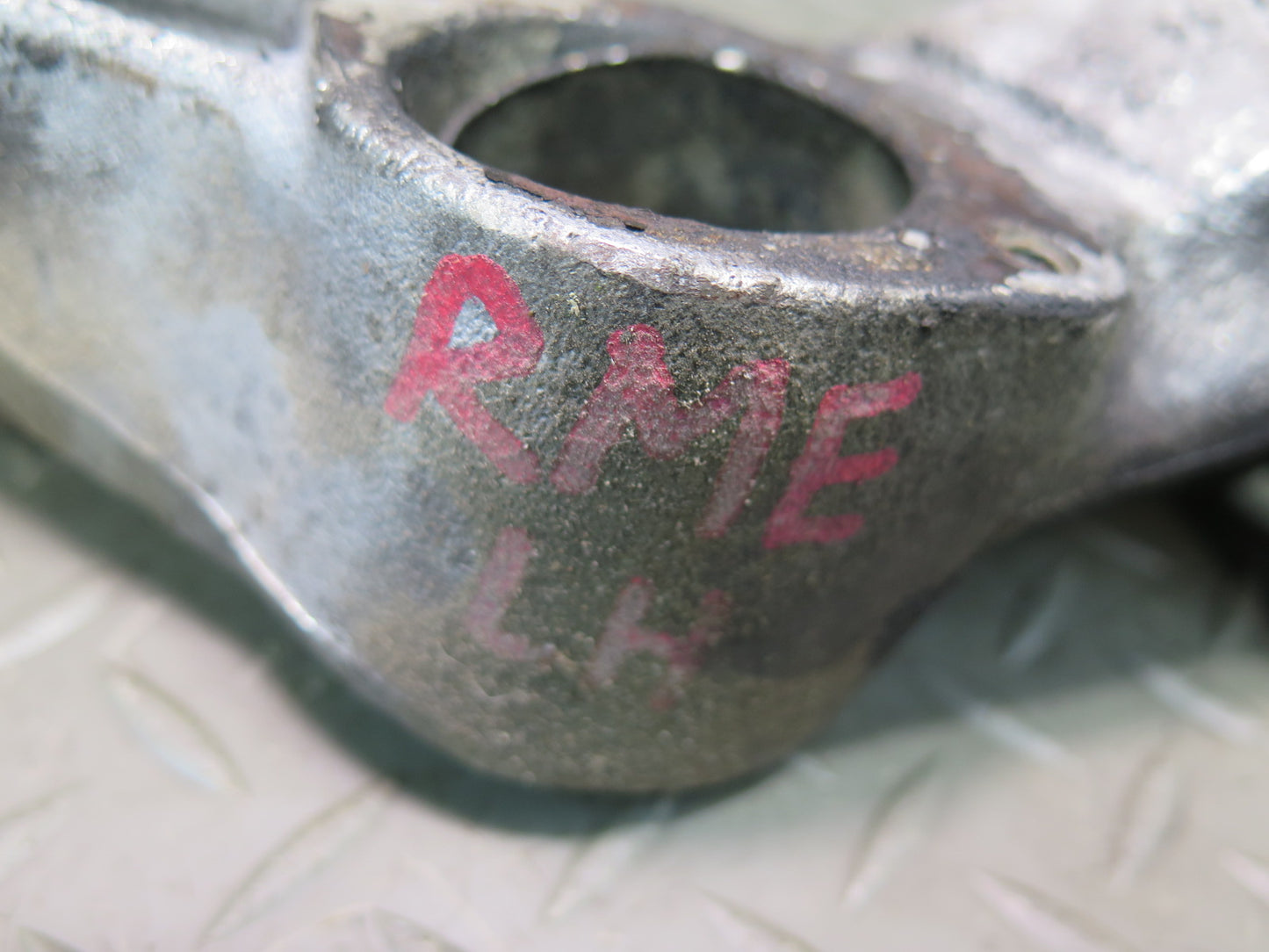 81-85 Mercedes W123 300D OM617 Diesel Engine Left Mount Bracket Support OEM