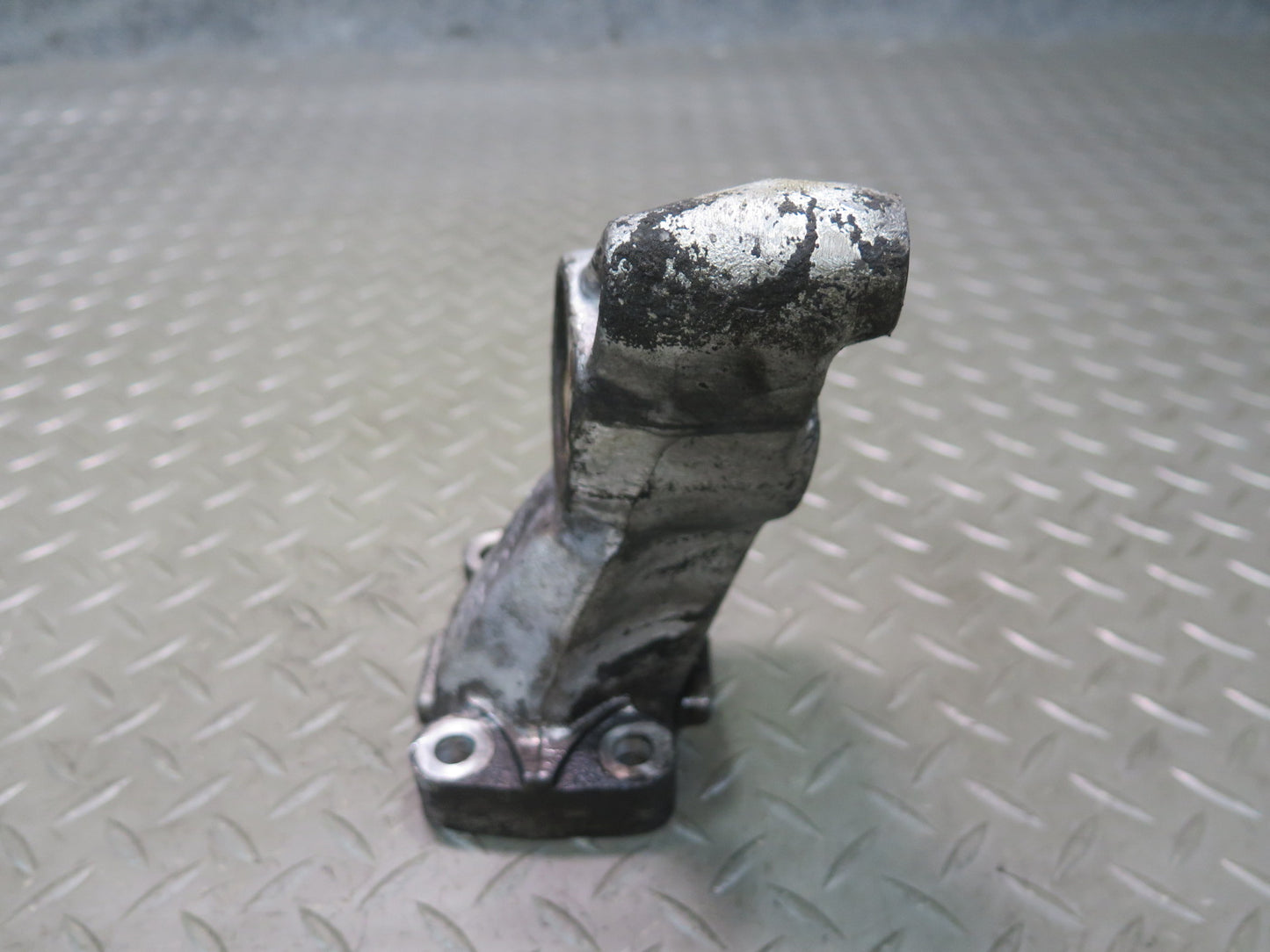 81-85 Mercedes W123 300D OM617 Diesel Engine Left Mount Bracket Support OEM