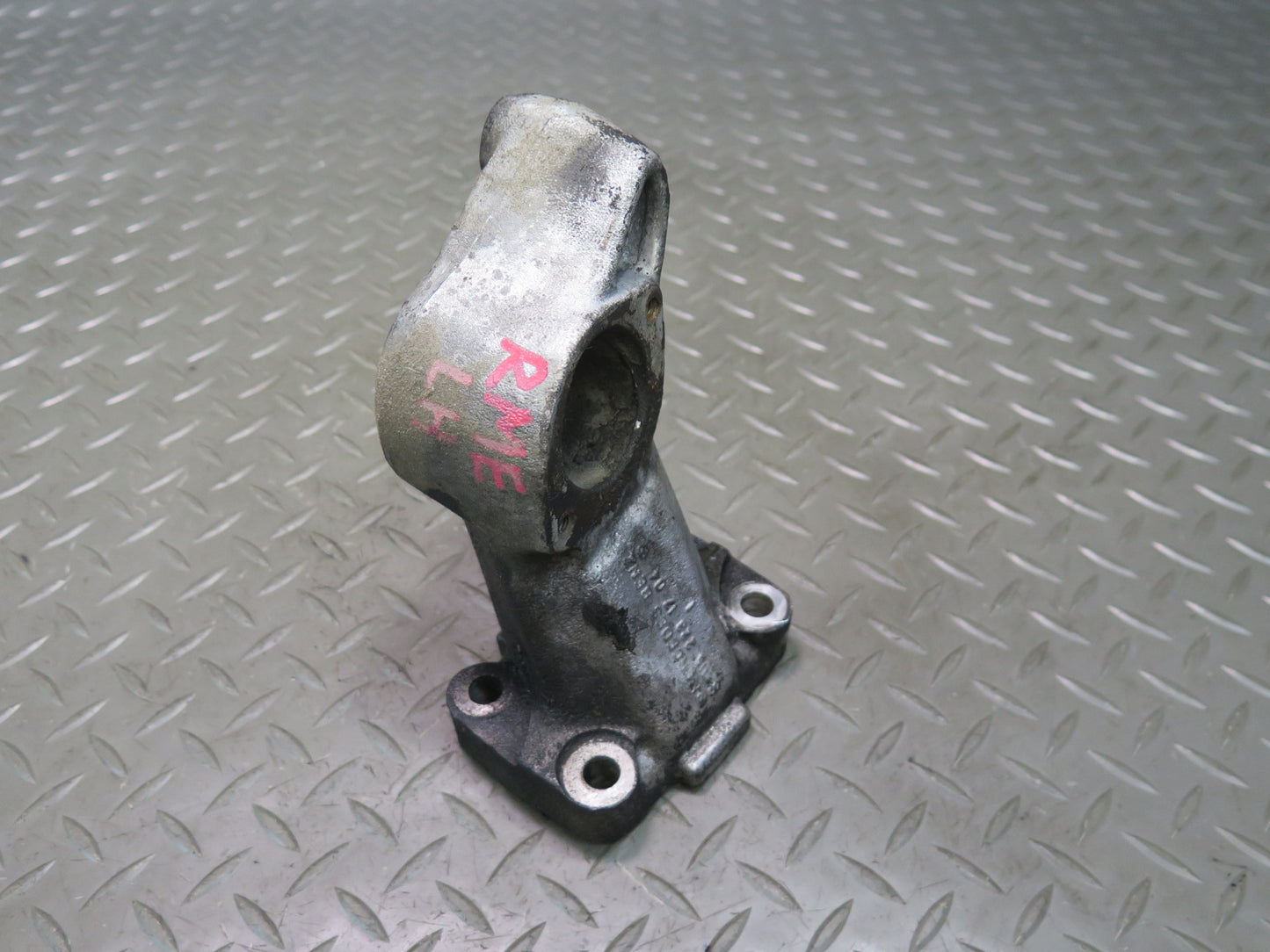 81-85 Mercedes W123 300D OM617 Diesel Engine Left Mount Bracket Support OEM