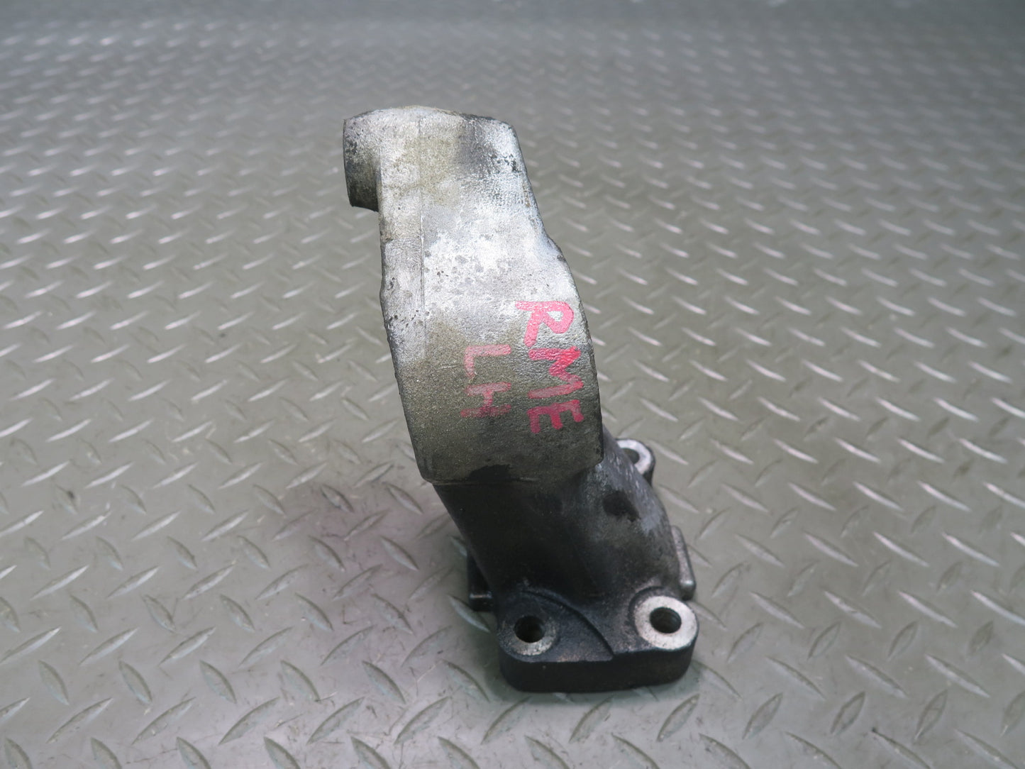 81-85 Mercedes W123 300D OM617 Diesel Engine Left Mount Bracket Support OEM