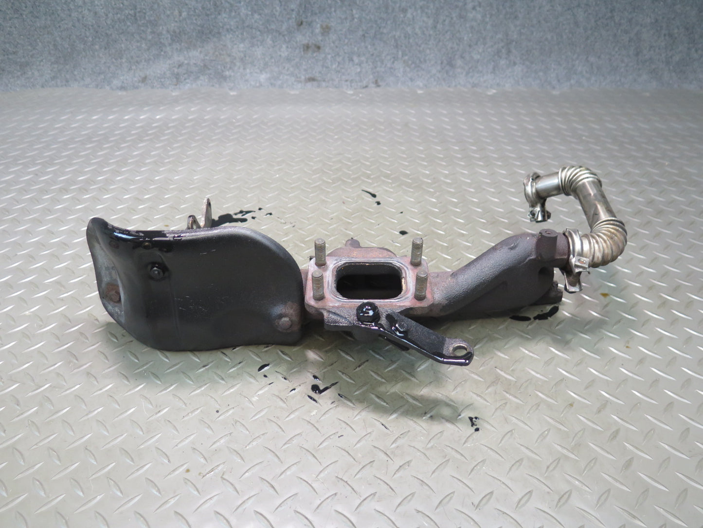 82-85 Mercedes W123 300D OM617.952 Turbo Diesel Engine Exhaust Manifold OEM