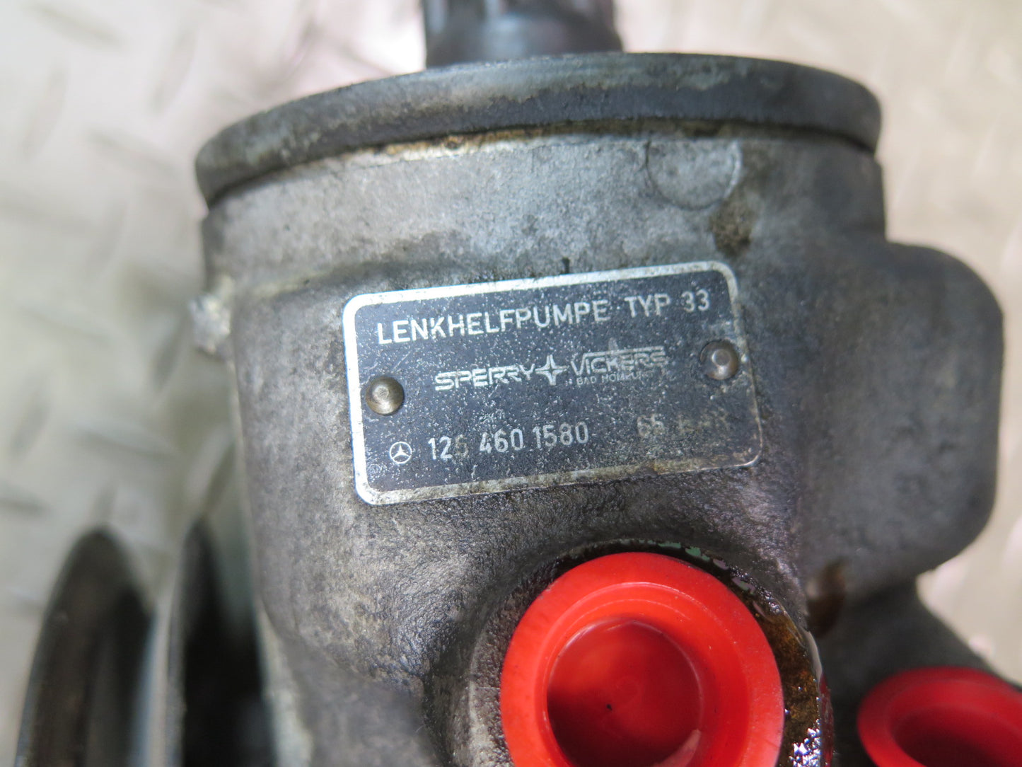 81-85 Mercedes W123 300D OM617 Power Steering Pump 1264601580 OEM