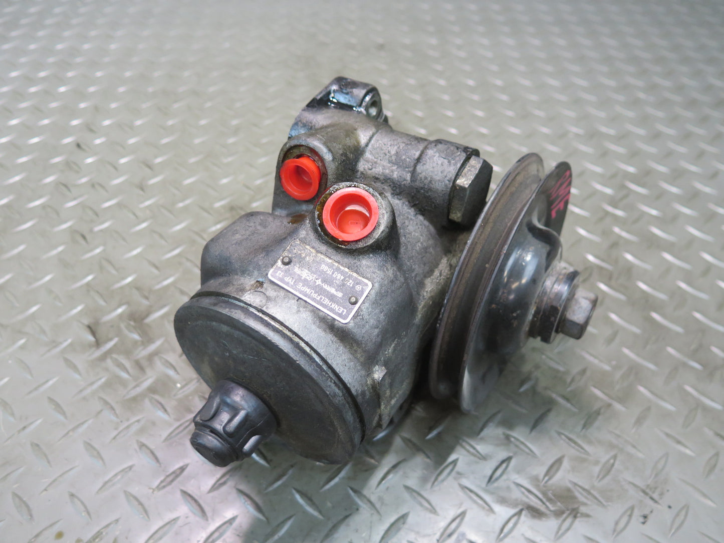 81-85 Mercedes W123 300D OM617 Power Steering Pump 1264601580 OEM