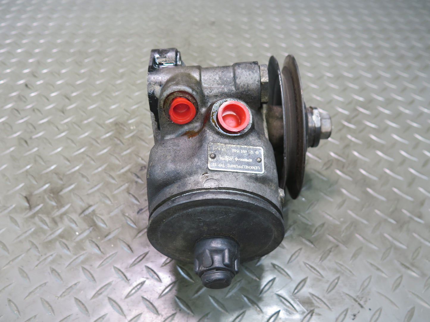 81-85 Mercedes W123 300D OM617 Power Steering Pump 1264601580 OEM
