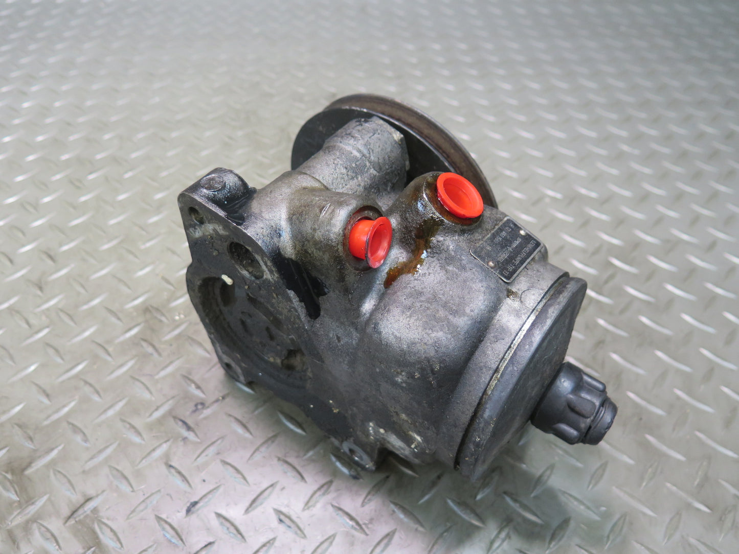 81-85 Mercedes W123 300D OM617 Power Steering Pump 1264601580 OEM