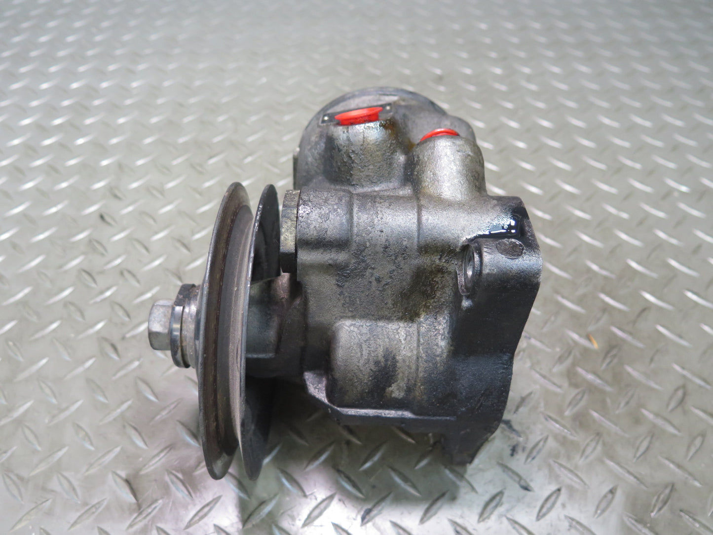 81-85 Mercedes W123 300D OM617 Power Steering Pump 1264601580 OEM