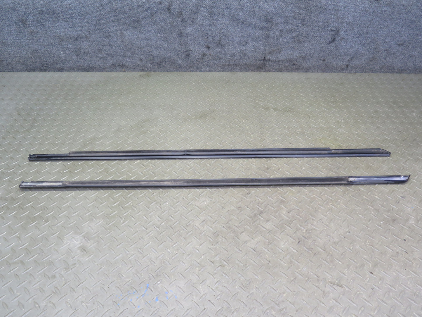 11-15 Mini Cooper S R60 Countryman Front Left Right Window Trim Molding Set OEM