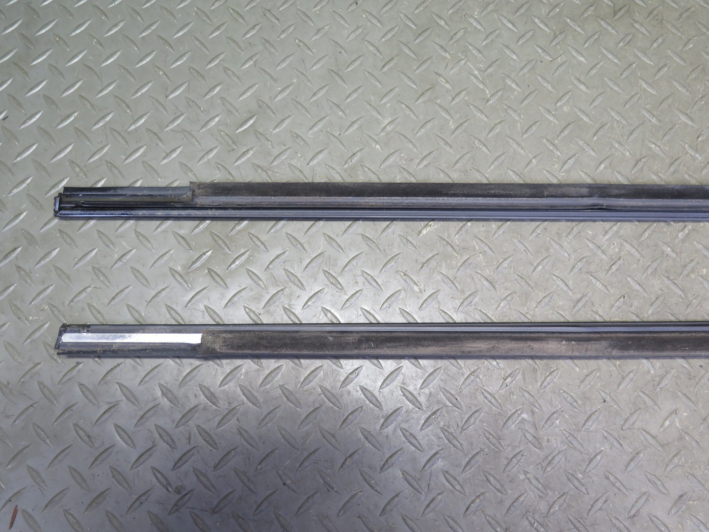 11-15 Mini Cooper S R60 Countryman Front Left Right Window Trim Molding Set OEM