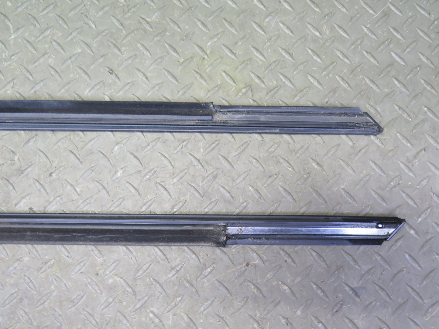 11-15 Mini Cooper S R60 Countryman Front Left Right Window Trim Molding Set OEM