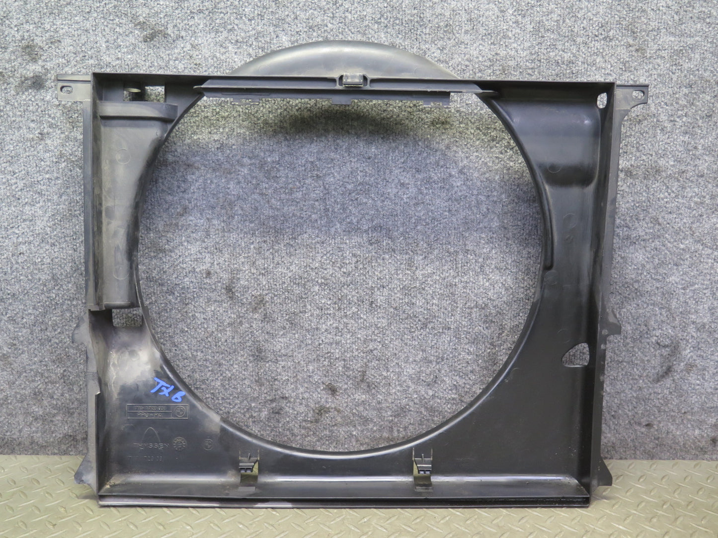 94-99 BMW E36 325iC 328iC Engine Radiator Cooling Fan Motor Shroud 1723031 OEM