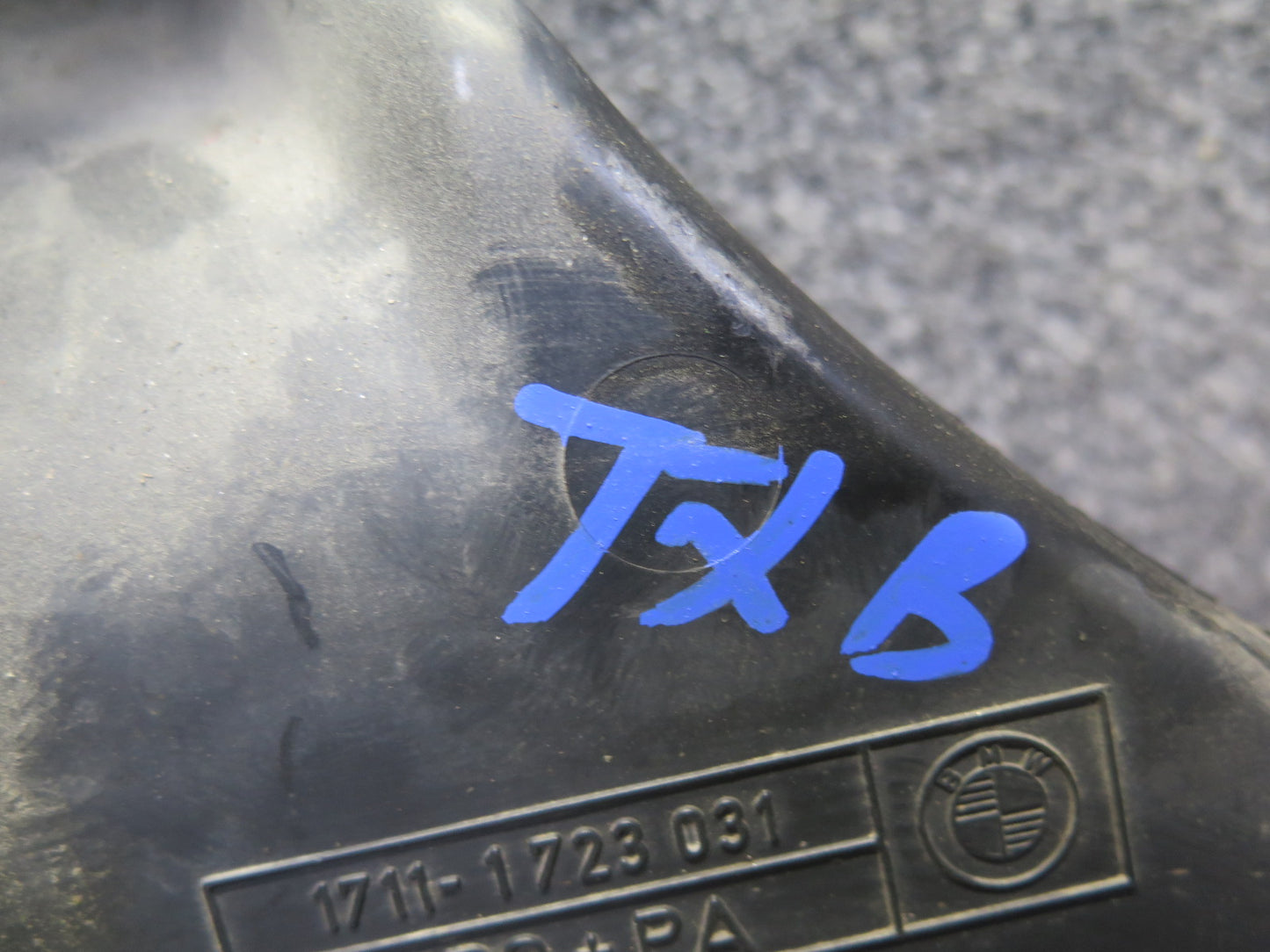 94-99 BMW E36 325iC 328iC Engine Radiator Cooling Fan Motor Shroud 1723031 OEM