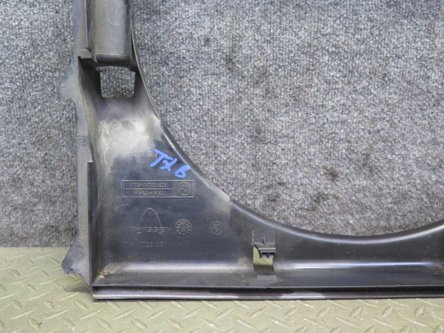 94-99 BMW E36 325iC 328iC Engine Radiator Cooling Fan Motor Shroud 1723031 OEM