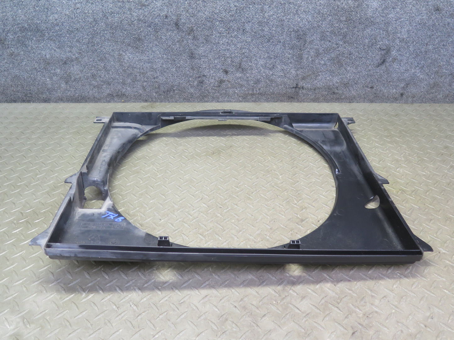 94-99 BMW E36 325iC 328iC Engine Radiator Cooling Fan Motor Shroud 1723031 OEM