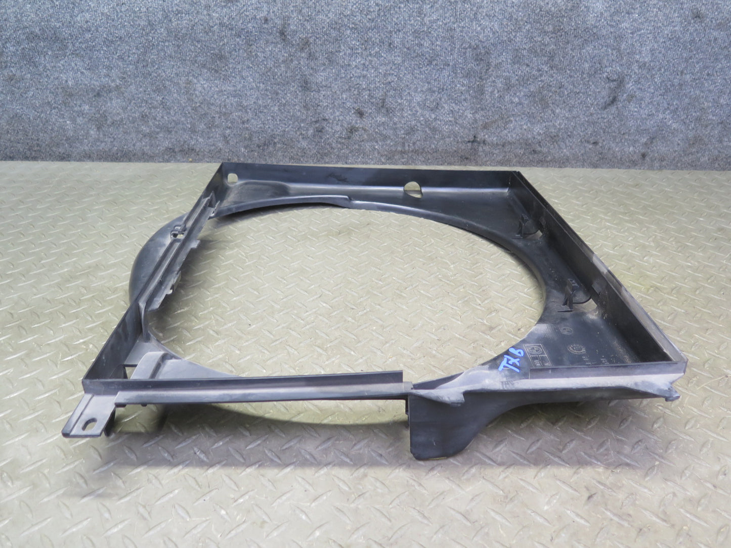 94-99 BMW E36 325iC 328iC Engine Radiator Cooling Fan Motor Shroud 1723031 OEM