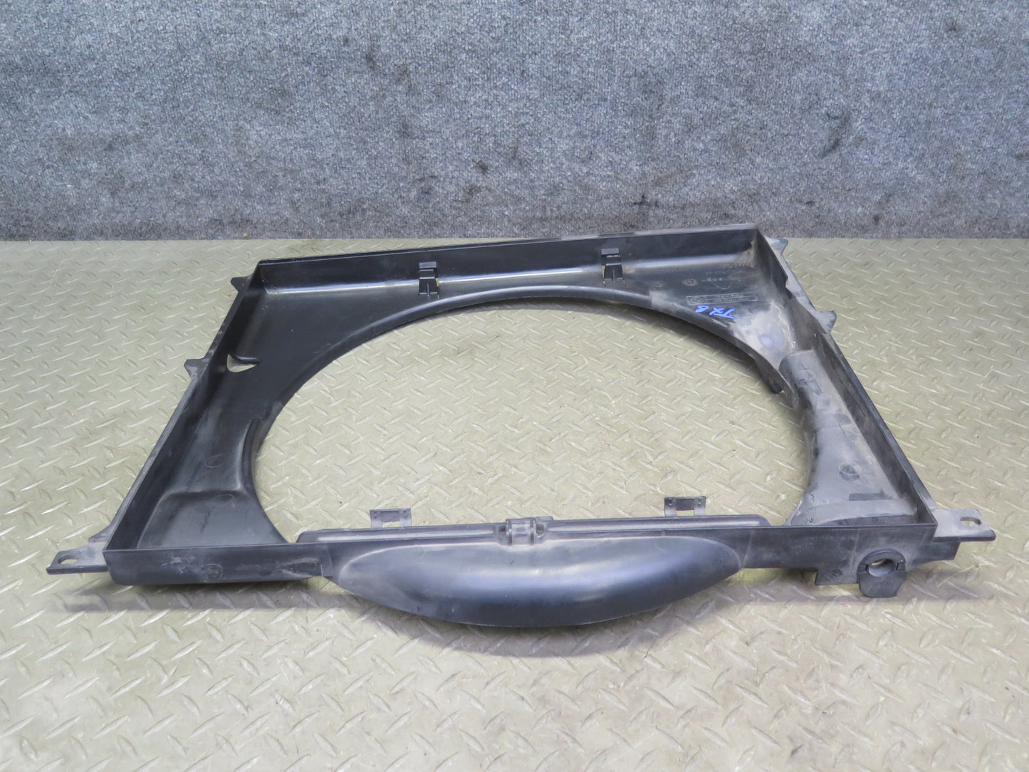 94-99 BMW E36 325iC 328iC Engine Radiator Cooling Fan Motor Shroud 1723031 OEM