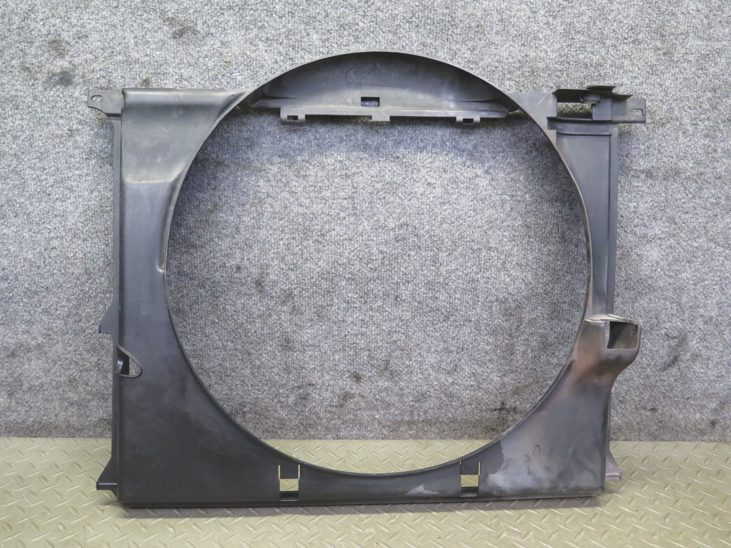 94-99 BMW E36 325iC 328iC Engine Radiator Cooling Fan Motor Shroud 1723031 OEM