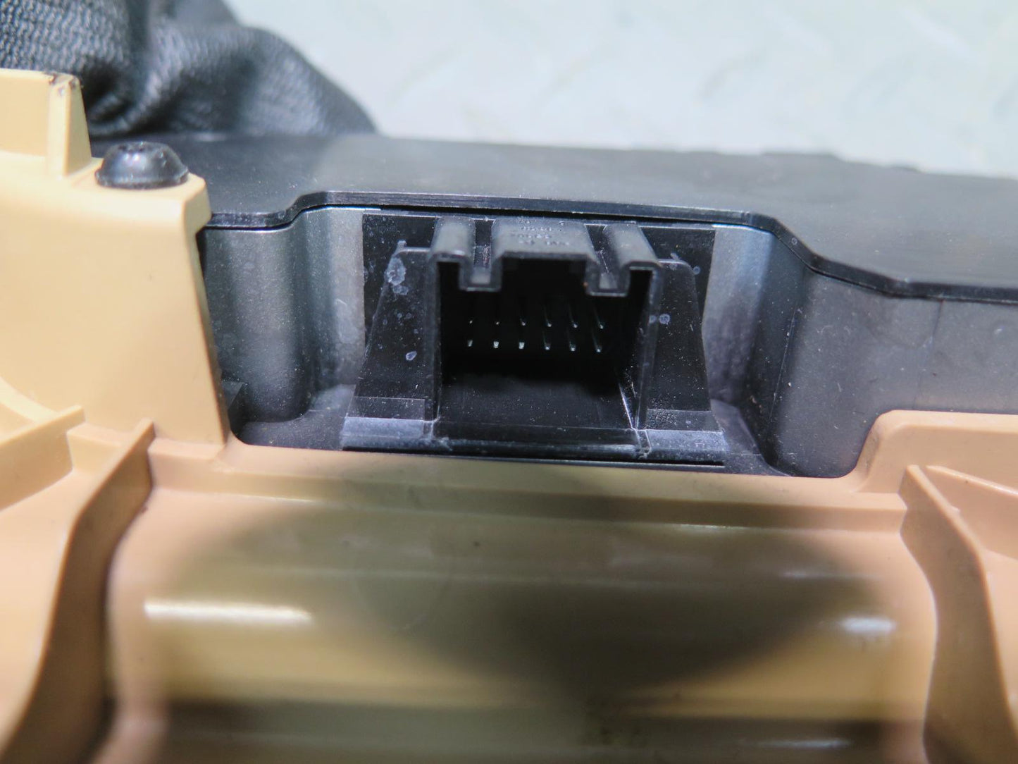 2010-2016 Porsche Panamera 970 Front Left Driver Side Power Seat Switch W/ Trim