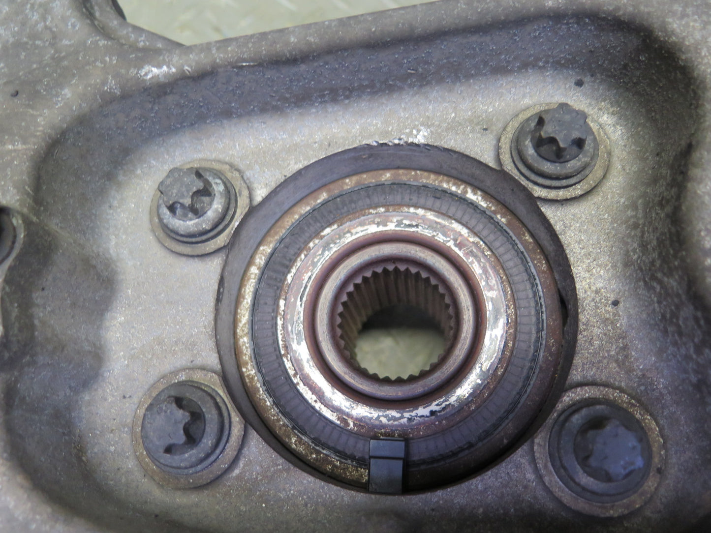 14-17 Maserati Ghibli M157 SQ4 AWD Front Left Side Spindle Knuckle Wheel Hub